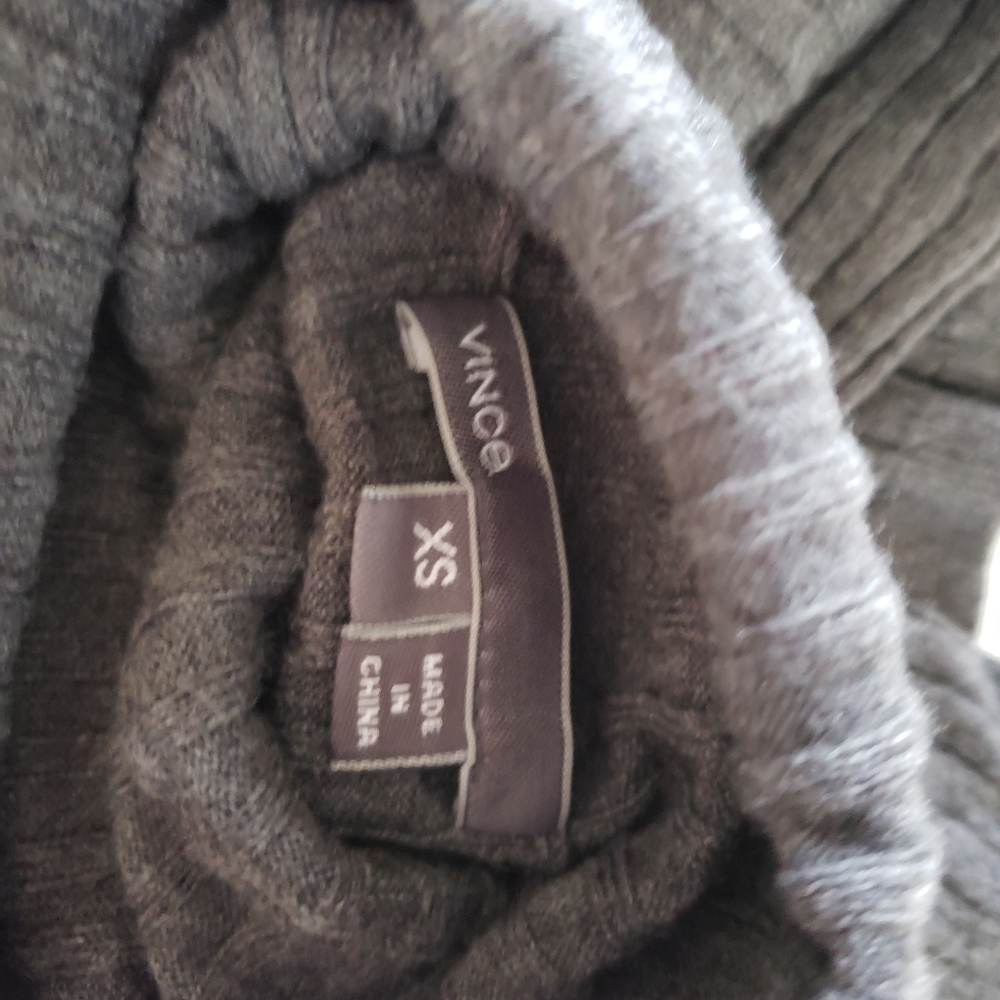 ~VINCE Turtleneck Sweater ~ - Picture 5 of 6